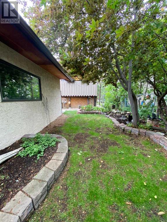 Single Family House Bi-level for Sale in  Silvergrove Road NW Silver Springs Calgary 