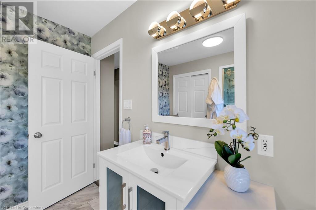 Photo 4 of 5126 St Georges Drive, Beamsville ON