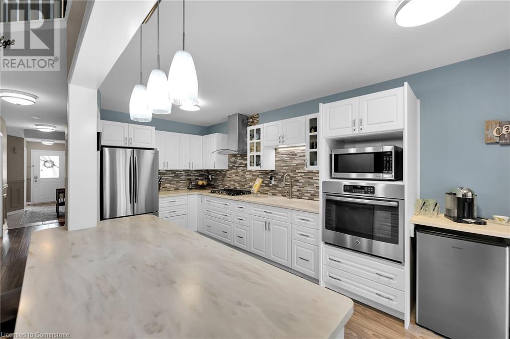 Photo 15 of 5126 St Georges Drive, Beamsville ON