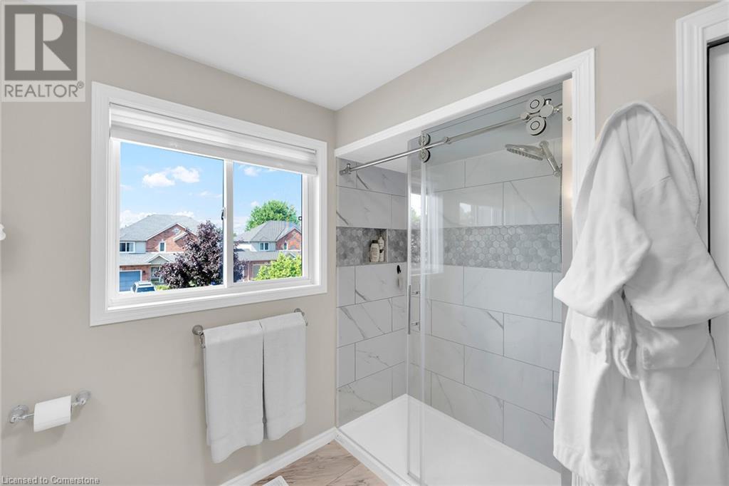 Photo 12 of 5126 St Georges Drive, Beamsville ON