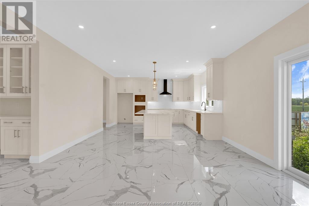 Photo 37 of 2572 Mayfair, Lasalle ON