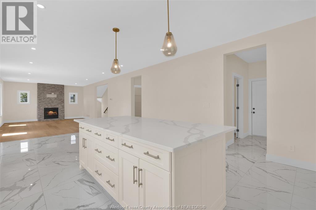 Photo 41 of 2572 Mayfair, Lasalle ON