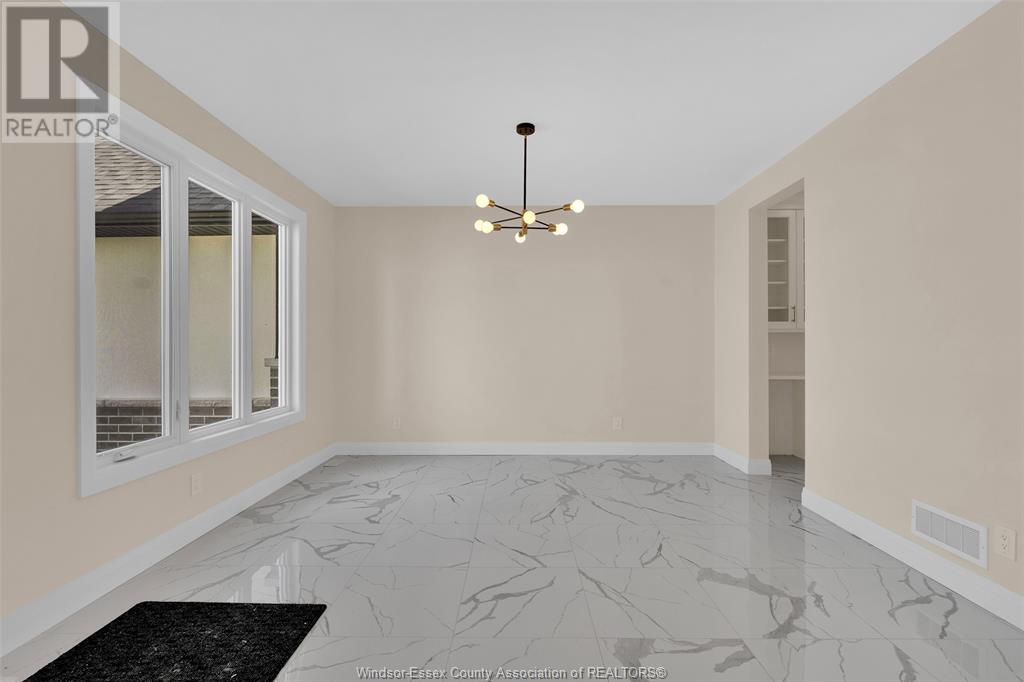 Photo 44 of 2572 Mayfair, Lasalle ON