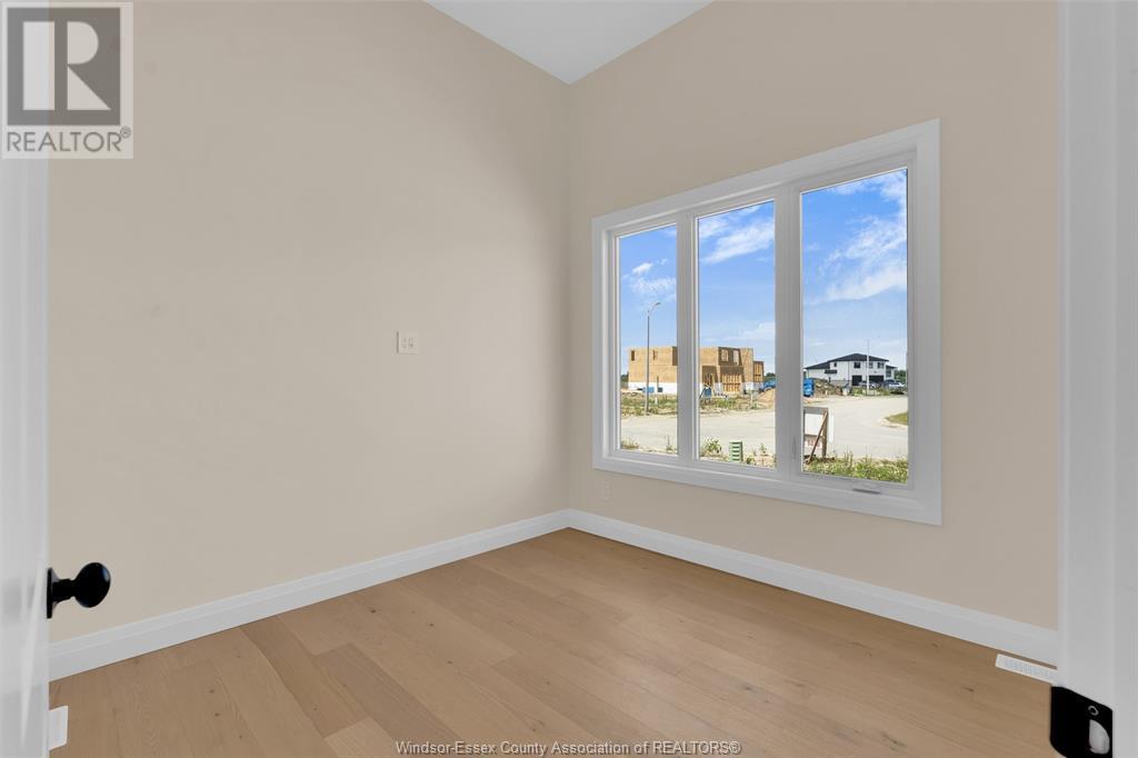 Photo 2 of 2572 Mayfair, Lasalle ON