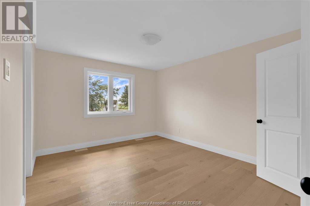 Photo 11 of 2572 Mayfair, Lasalle ON