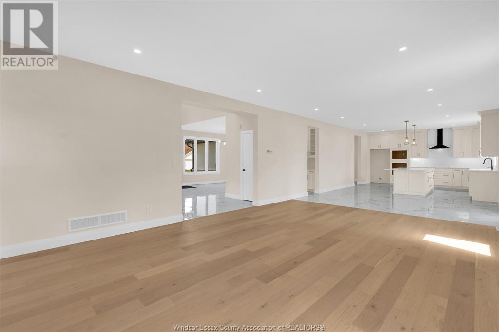 Photo 25 of 2572 Mayfair, Lasalle ON