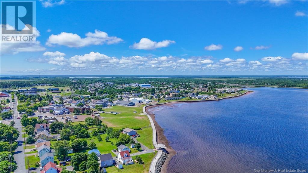 Photo 14 of 204 Jd Gauthier Boulevard, Shippagan NB