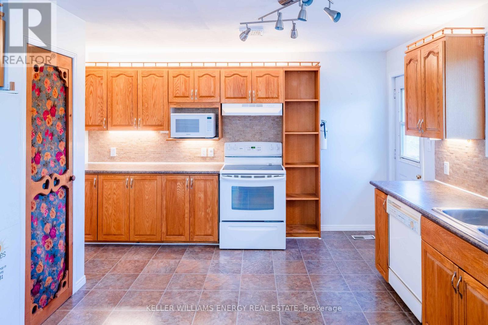 Photo 10 of 12699 Loyalist Parkway, Prince Edward County ON