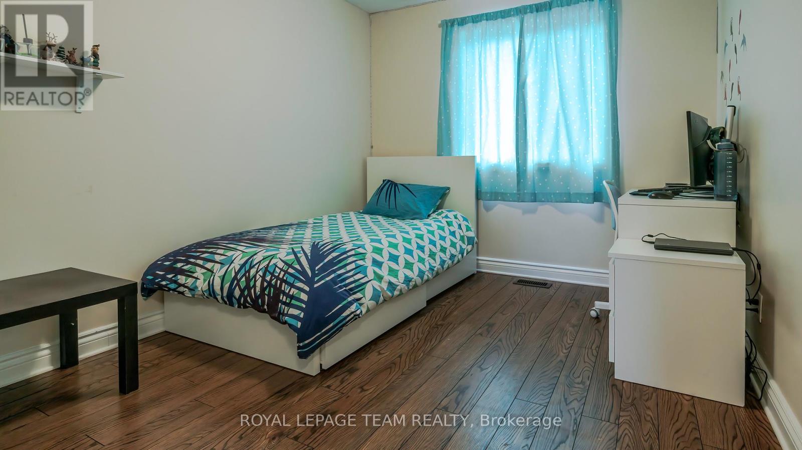 Photo 5 of 123 Queensbury Drive, Ottawa ON