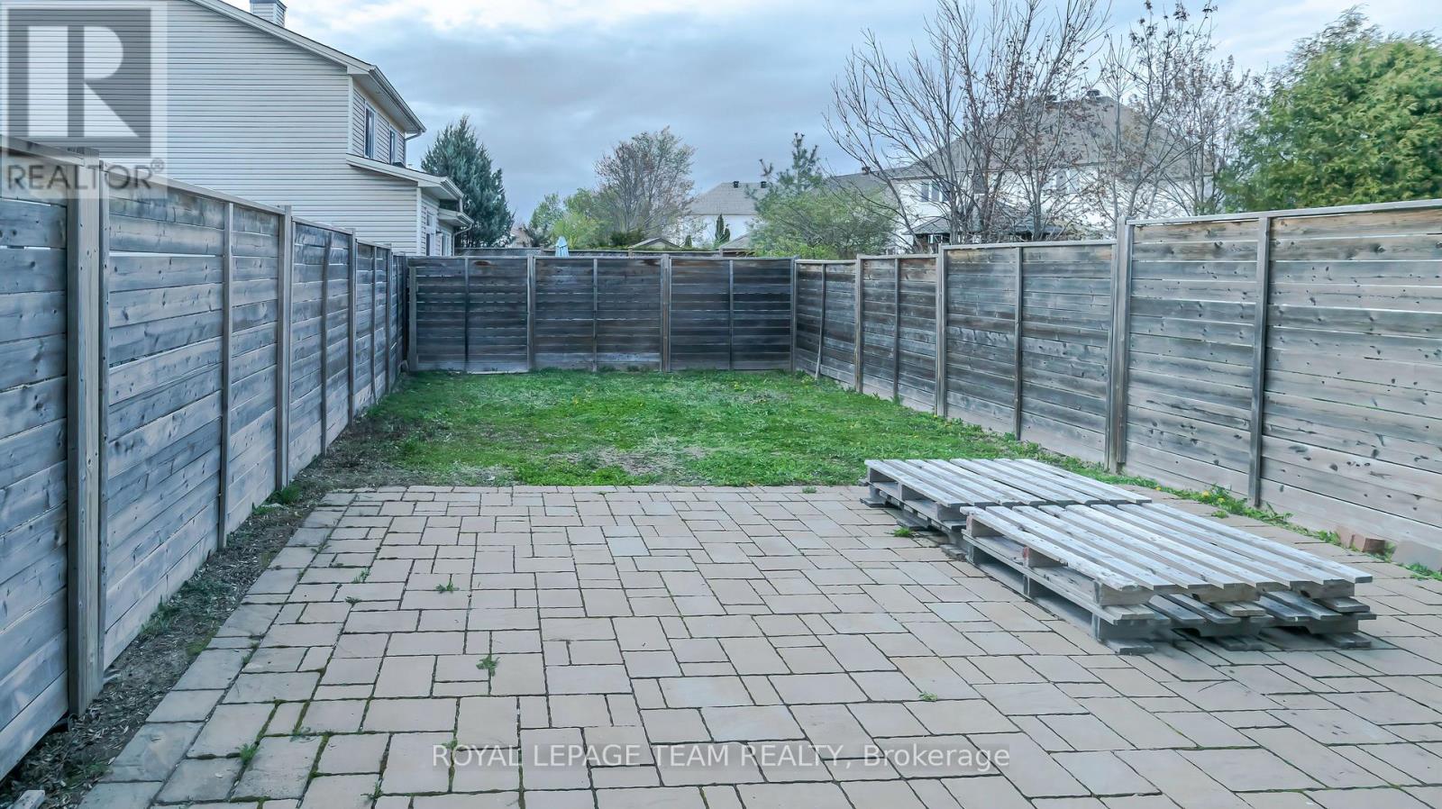 Photo 16 of 123 Queensbury Drive, Ottawa ON