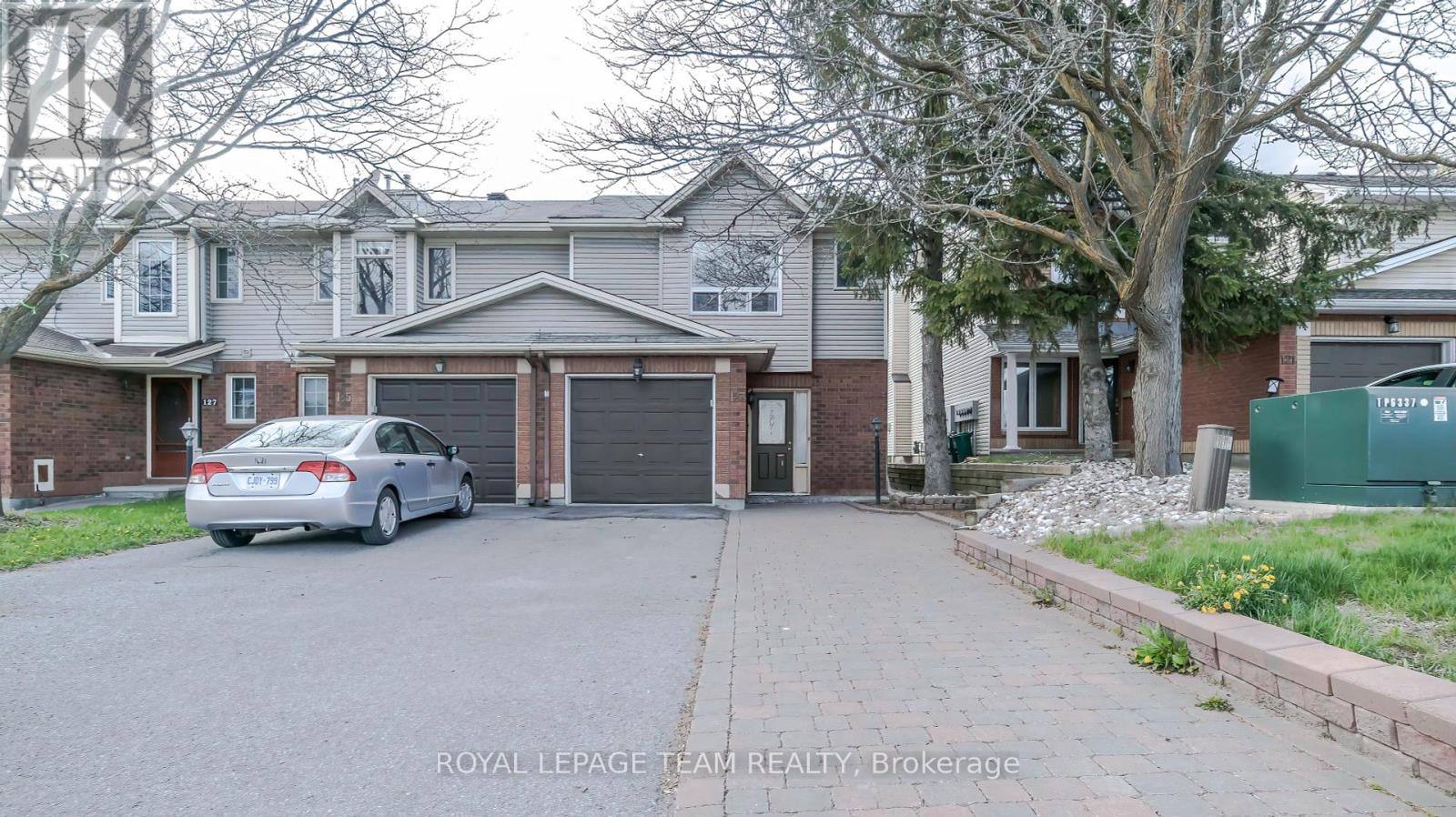 Photo 9 of 123 Queensbury Drive, Ottawa ON