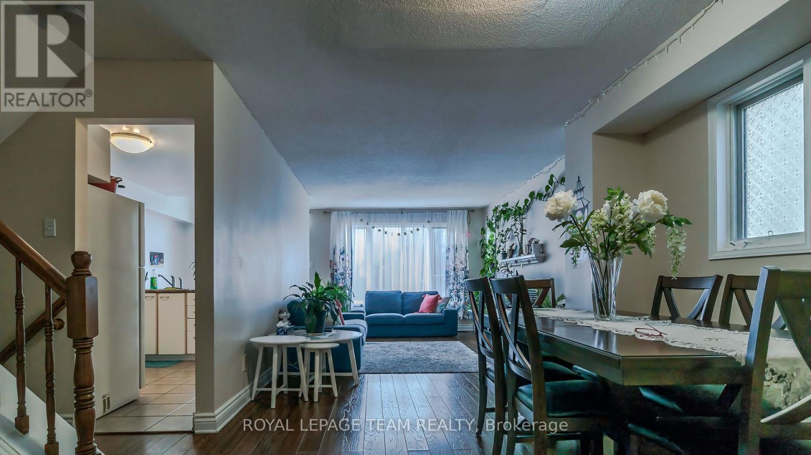 Photo 18 of 123 Queensbury Drive, Ottawa ON