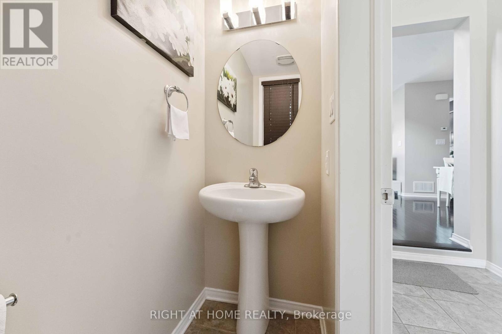 Photo 1 of 905 Caldermill Private, Ottawa ON