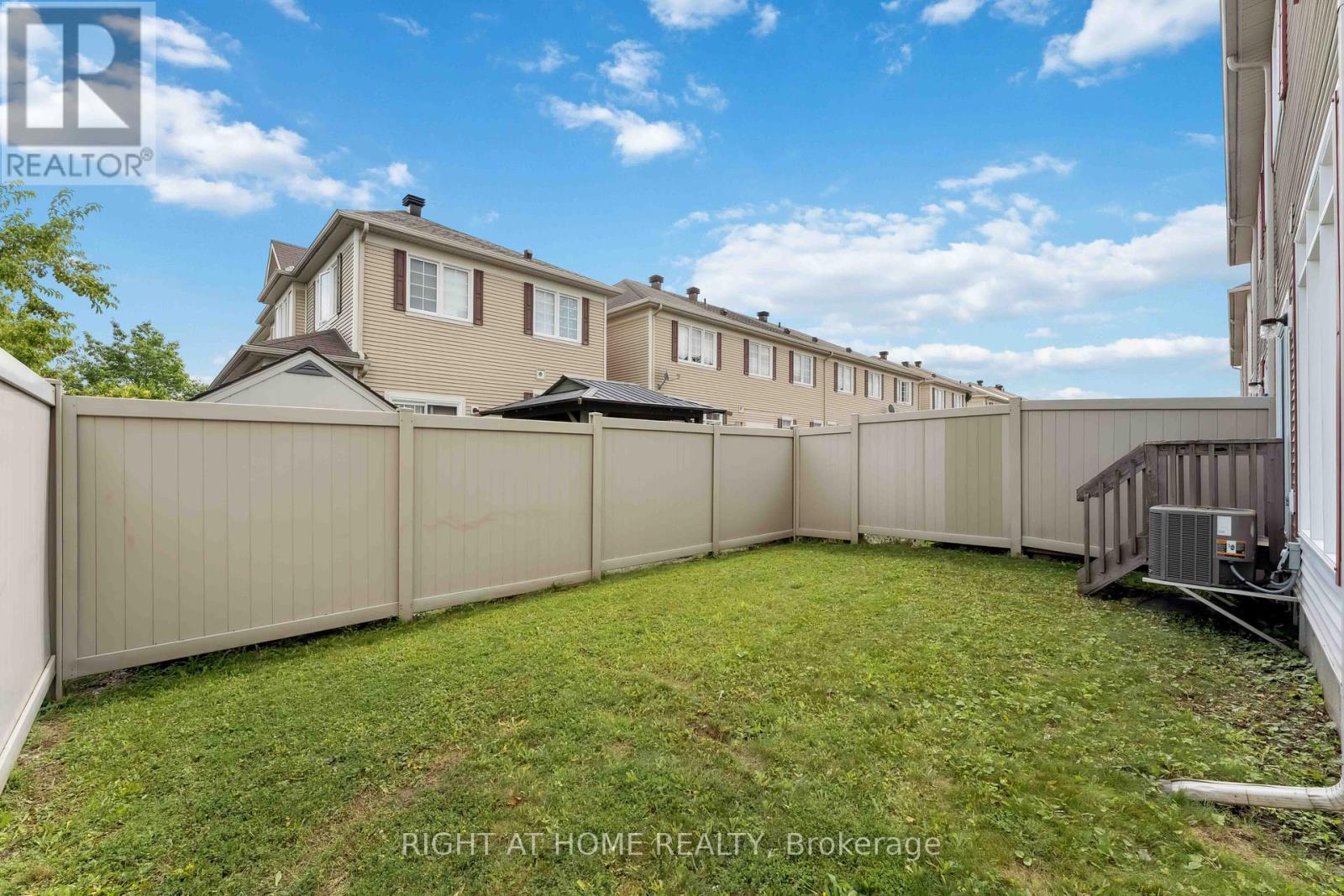 Photo 3 of 905 Caldermill Private, Ottawa ON