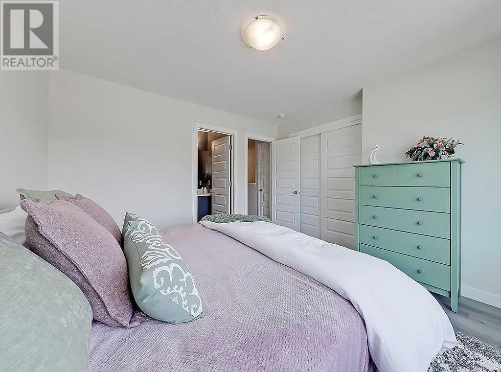 Single Family House for Sale in  Wolf Creek Drive SE Wolf Willow Calgary 