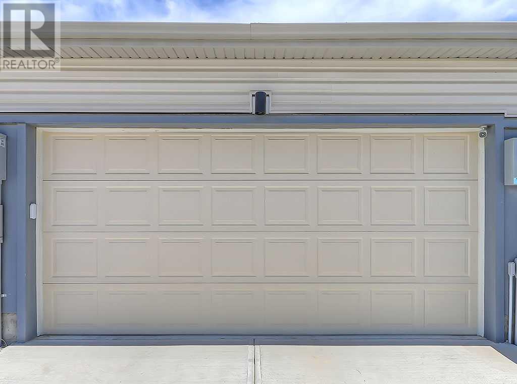 Single Family House for Sale in  Wolf Creek Drive SE Wolf Willow Calgary 