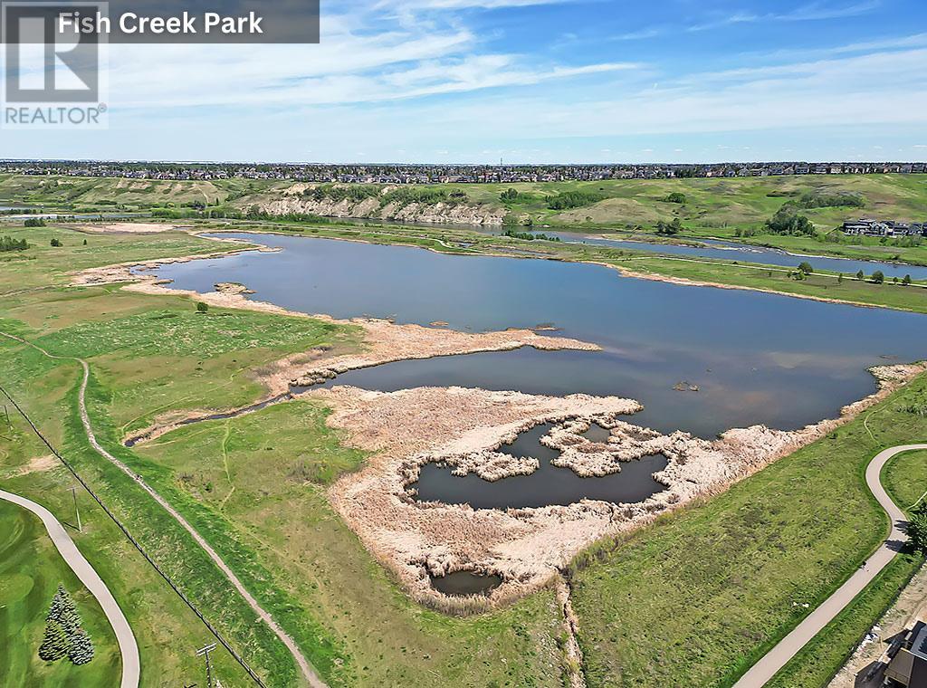 Single Family House for Sale in  Wolf Creek Drive SE Wolf Willow Calgary 
