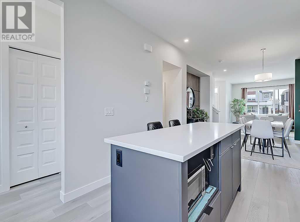 Single Family House for Sale in  Wolf Creek Drive SE Wolf Willow Calgary 