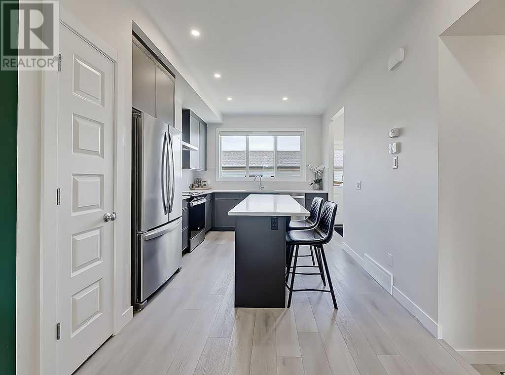 Single Family House for Sale in  Wolf Creek Drive SE Wolf Willow Calgary 