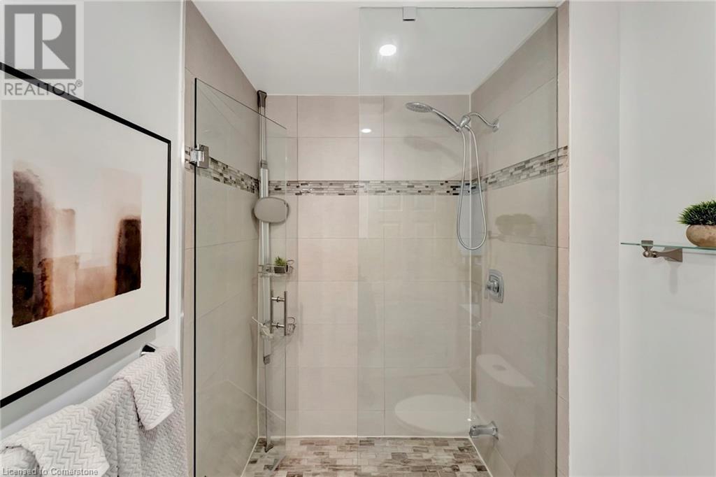 Photo 30 of 746 Roxborough Avenue, Hamilton ON