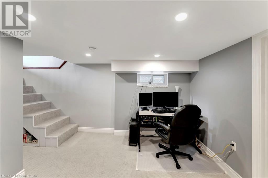 Photo 4 of 746 Roxborough Avenue, Hamilton ON