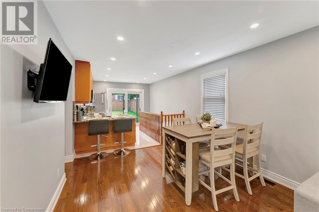Photo 11 of 746 Roxborough Avenue, Hamilton ON
