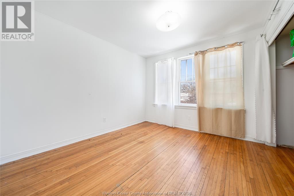Photo 4 of 916 Felix Avenue, Windsor ON