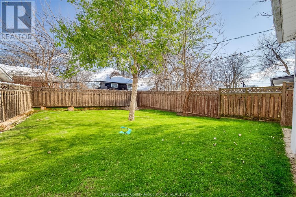 Photo 18 of 916 Felix Avenue, Windsor ON