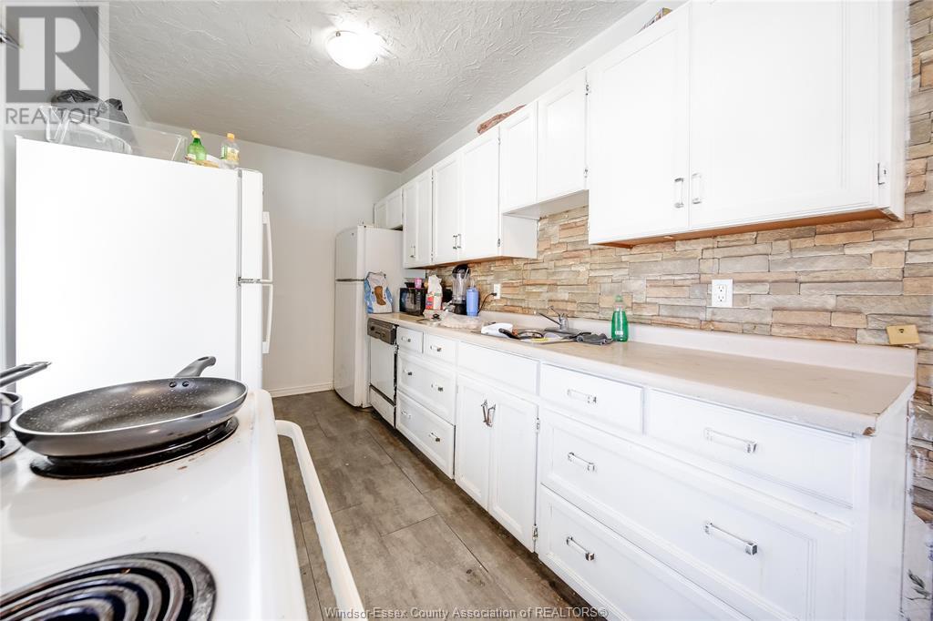 Photo 15 of 916 Felix Avenue, Windsor ON