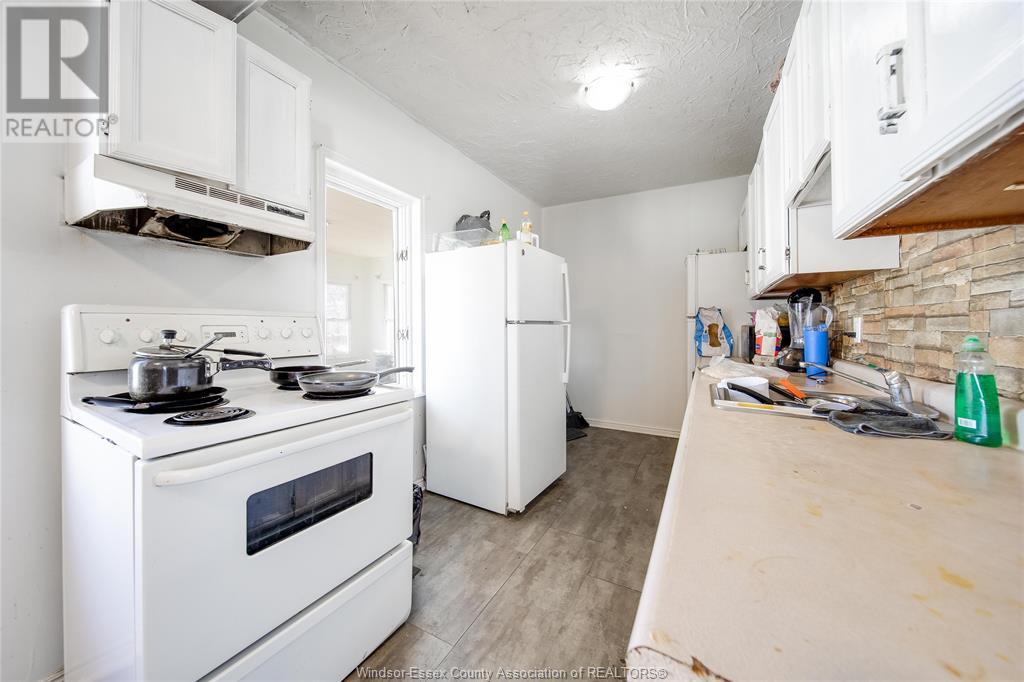 Photo 10 of 916 Felix Avenue, Windsor ON