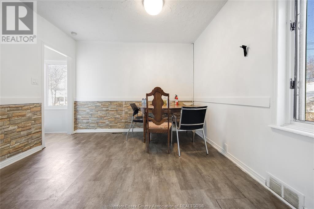 Photo 3 of 916 Felix Avenue, Windsor ON