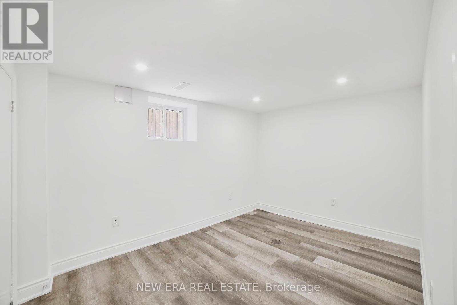 Photo 12 of 784 Upper Gage Drive, Hamilton ON