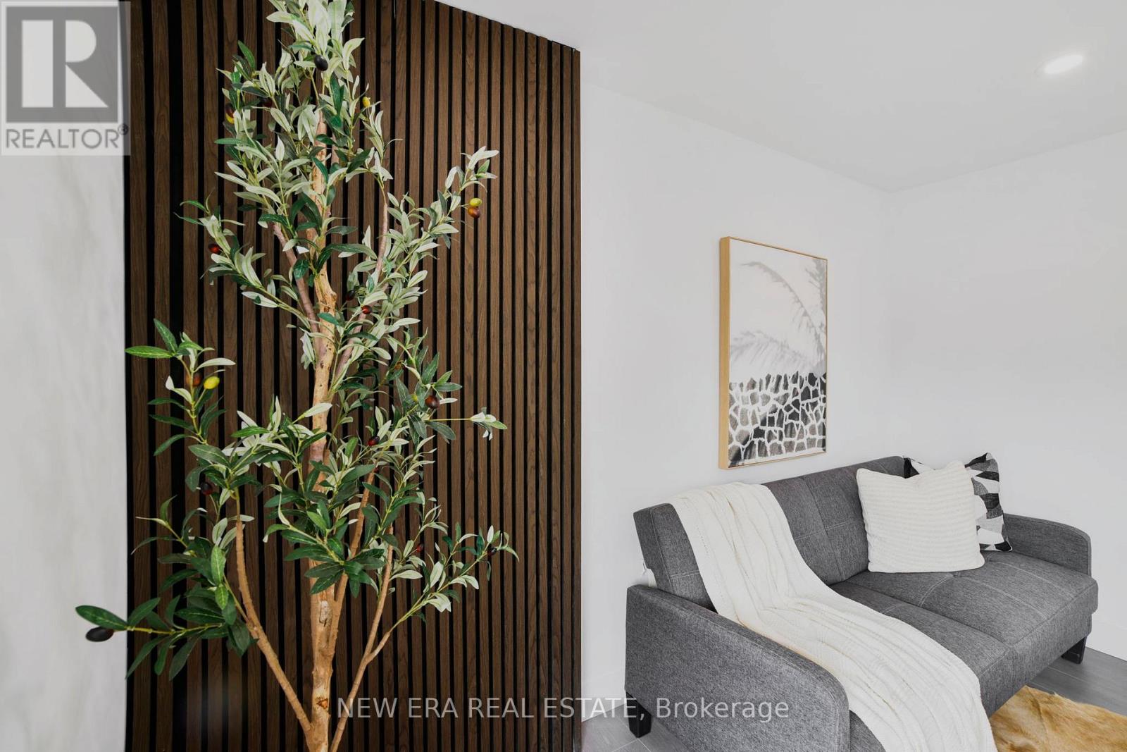 Photo 14 of 784 Upper Gage Drive, Hamilton ON