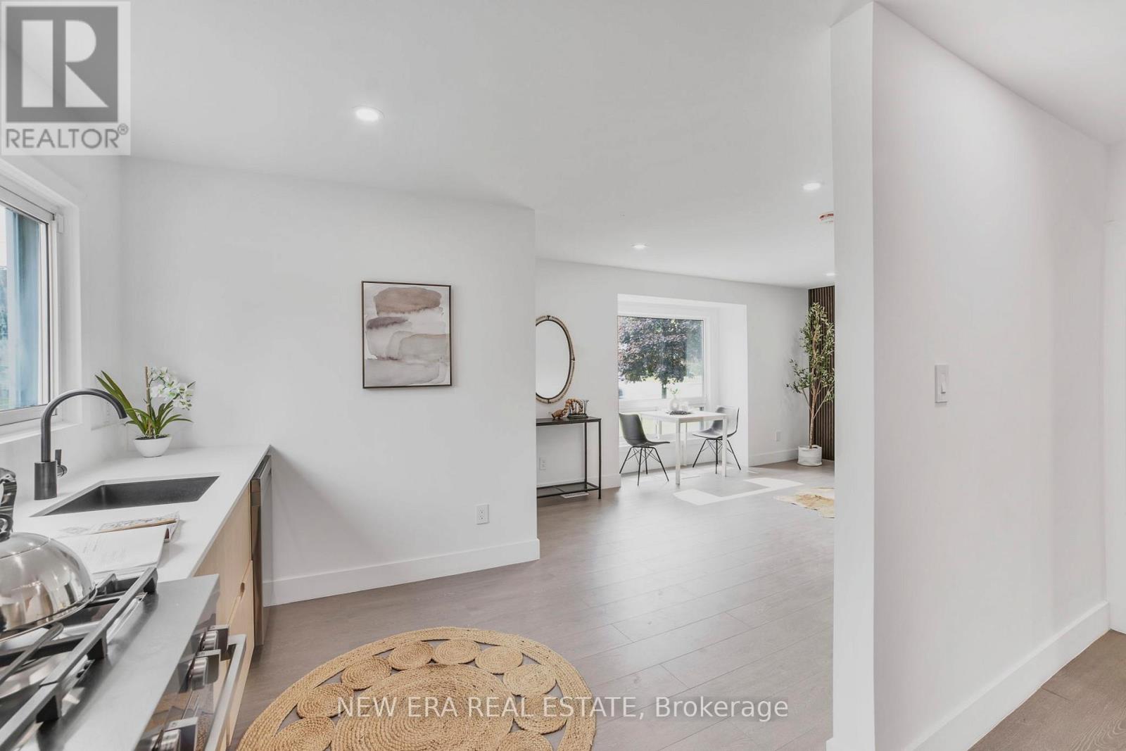 Photo 5 of 784 Upper Gage Drive, Hamilton ON