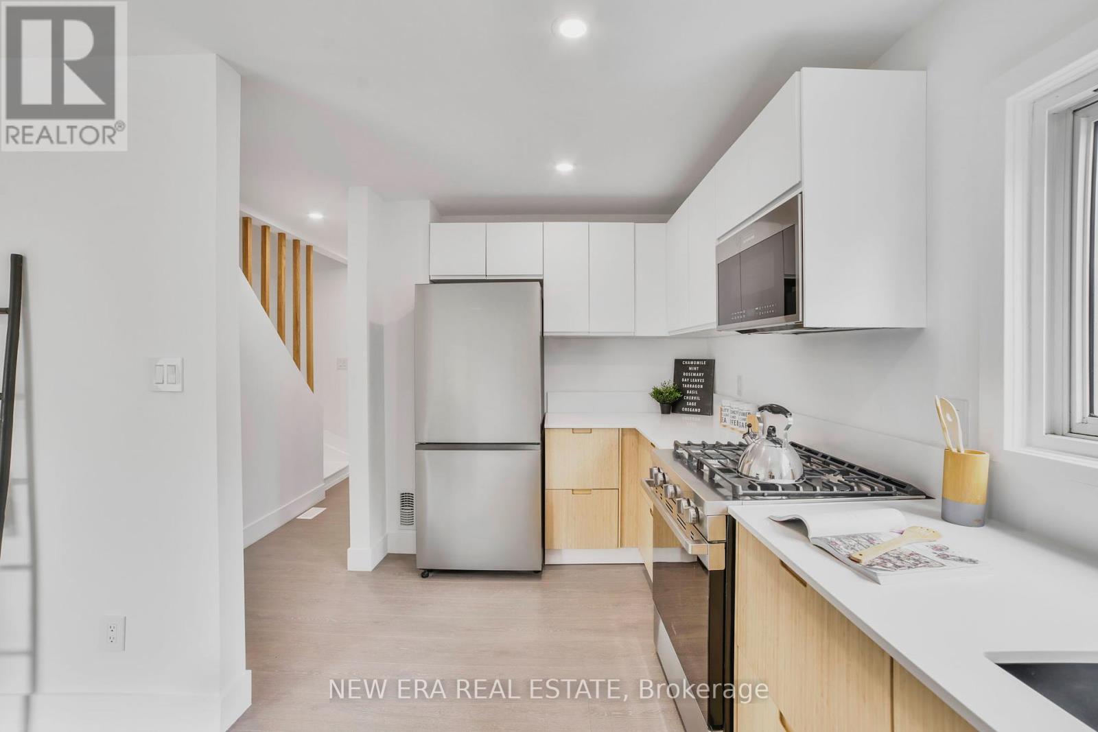 Photo 29 of 784 Upper Gage Drive, Hamilton ON