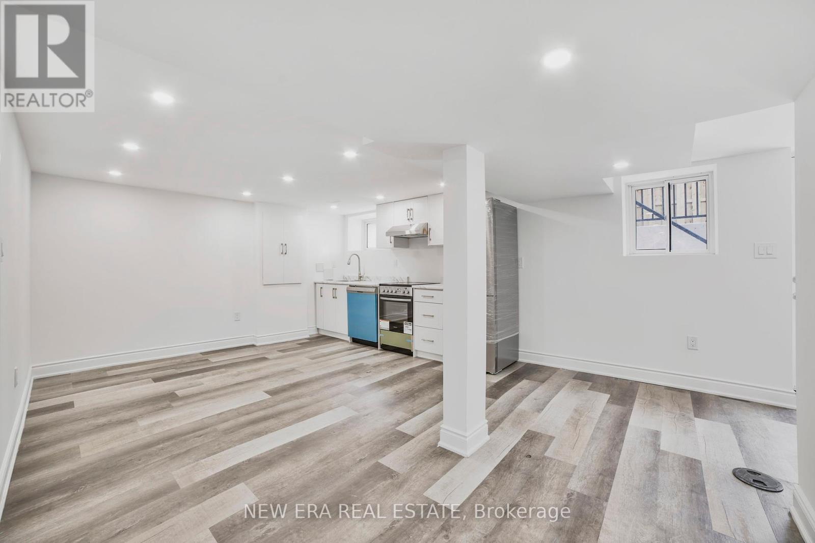 Photo 11 of 784 Upper Gage Drive, Hamilton ON