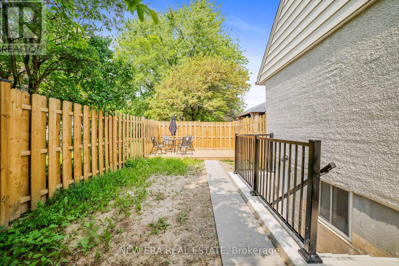 Photo 3 of 784 Upper Gage Drive, Hamilton ON
