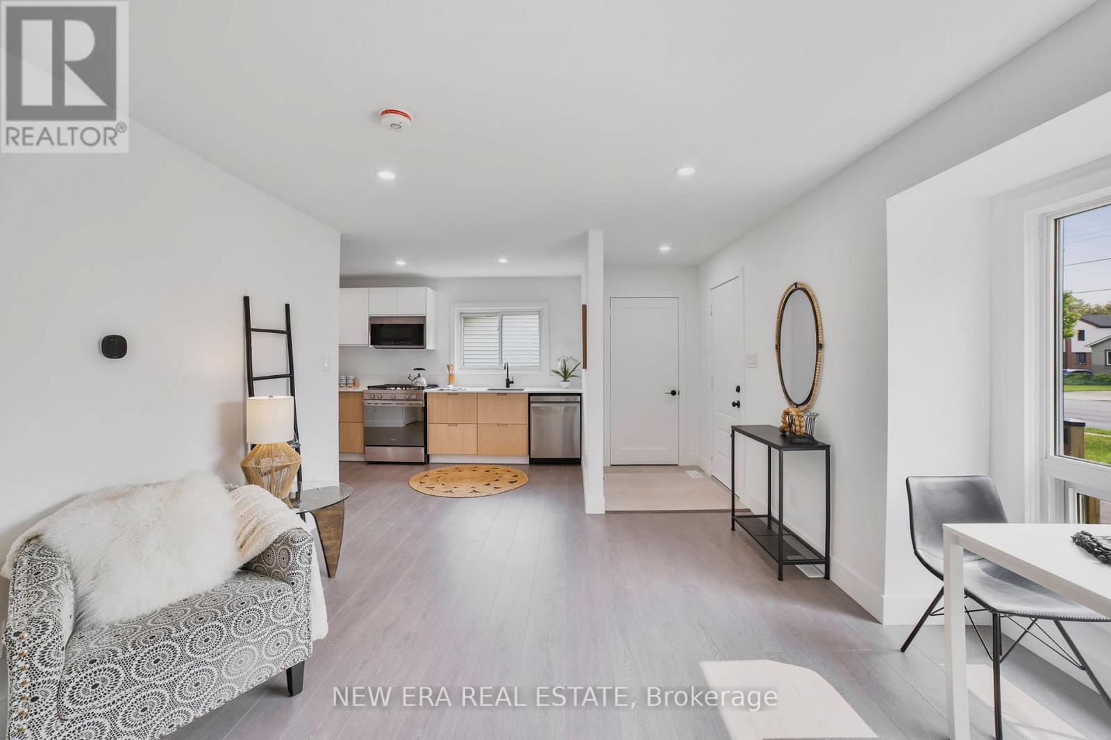 Photo 15 of 784 Upper Gage Drive, Hamilton ON