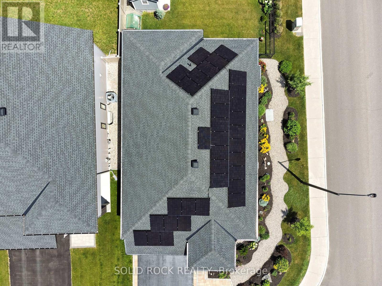 34-panel solar array (9 kW)
