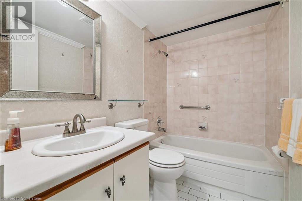 Photo 18 of 5090 Pinedale Avenue Unit 302, Burlington ON