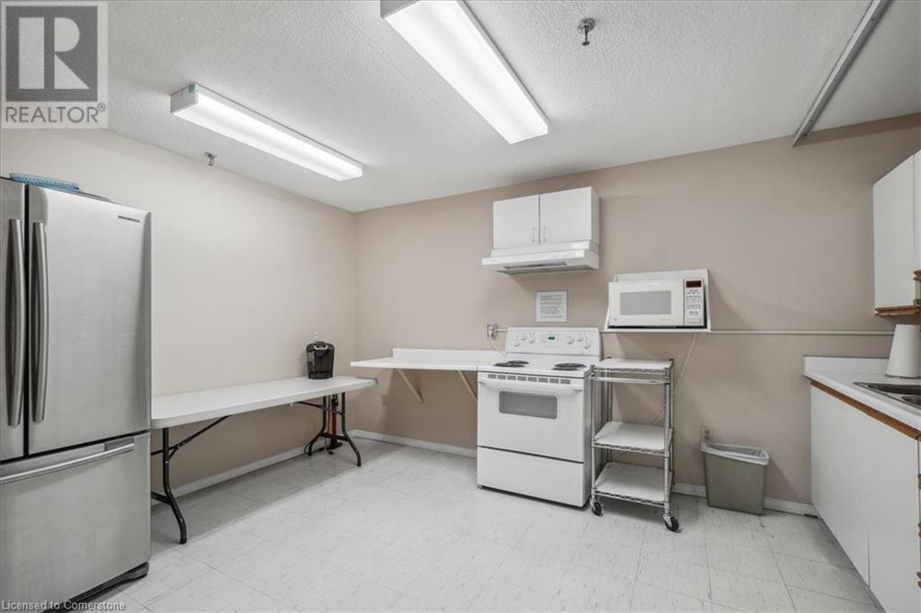 Photo 39 of 5090 Pinedale Avenue Unit 302, Burlington ON