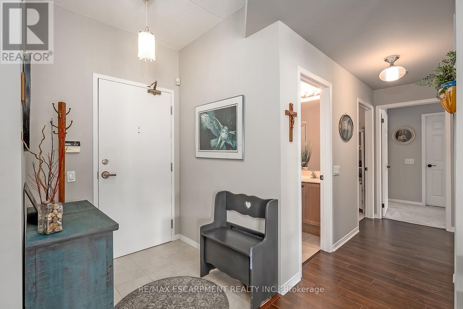 Photo 10 of 108 2085 Amherst Heights Drive, Burlington ON