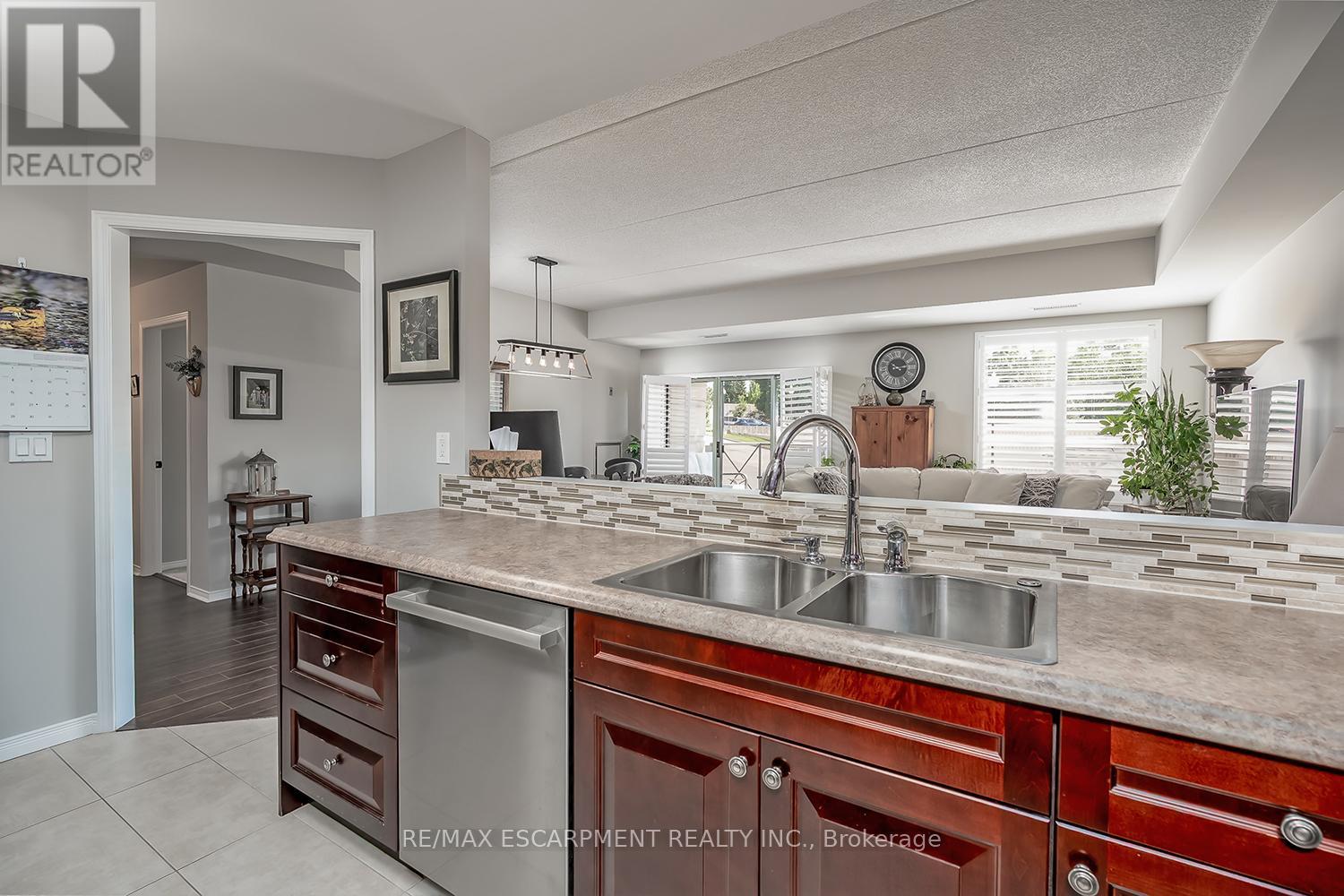 Photo 16 of 108 2085 Amherst Heights Drive, Burlington ON