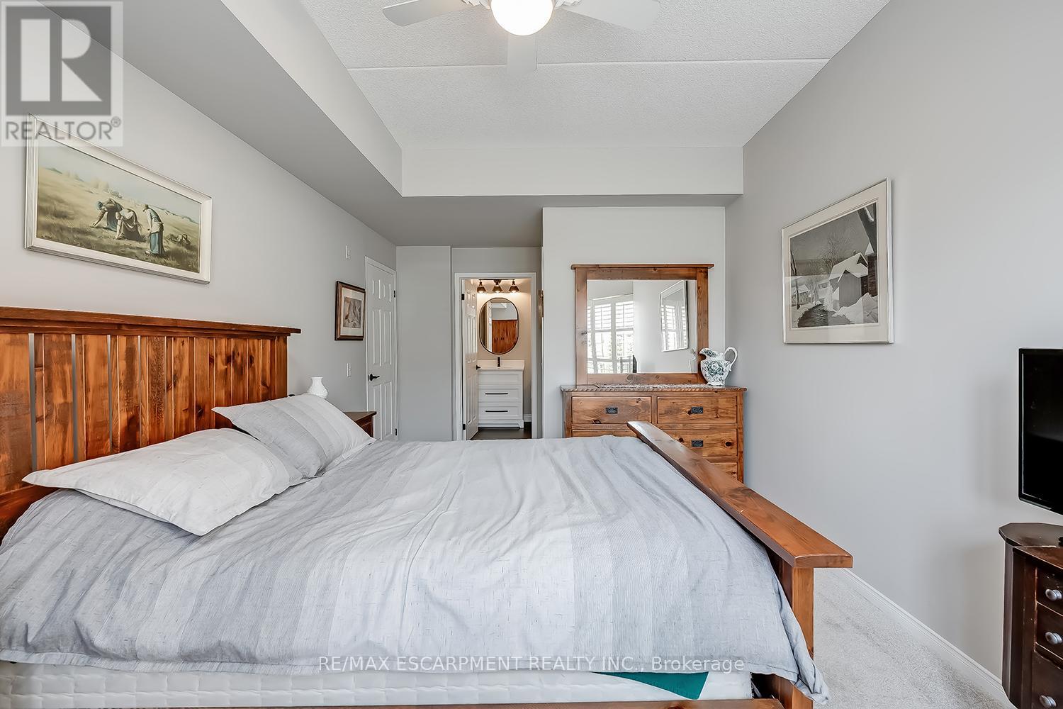 Photo 26 of 108 2085 Amherst Heights Drive, Burlington ON
