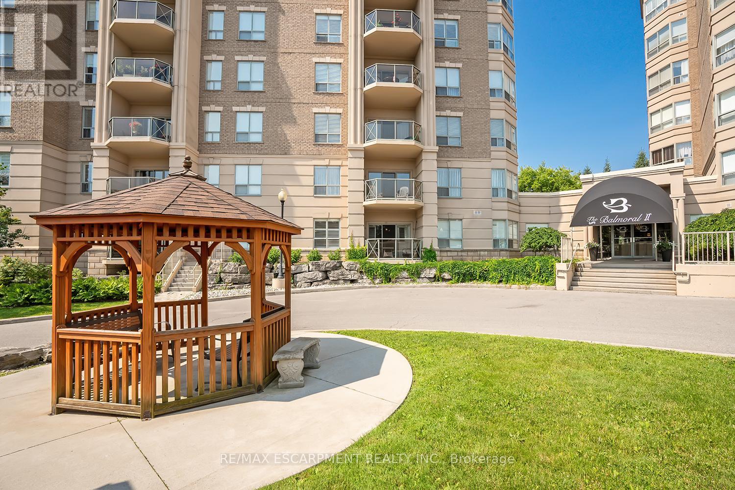 Photo 5 of 108 2085 Amherst Heights Drive, Burlington ON