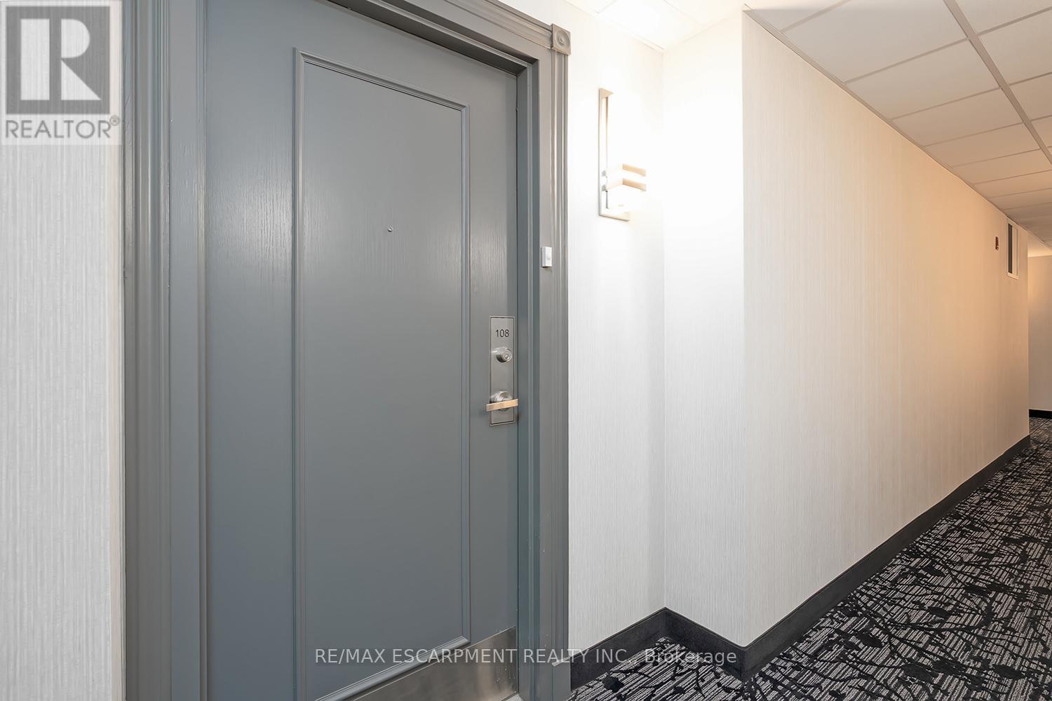 Photo 8 of 108 2085 Amherst Heights Drive, Burlington ON
