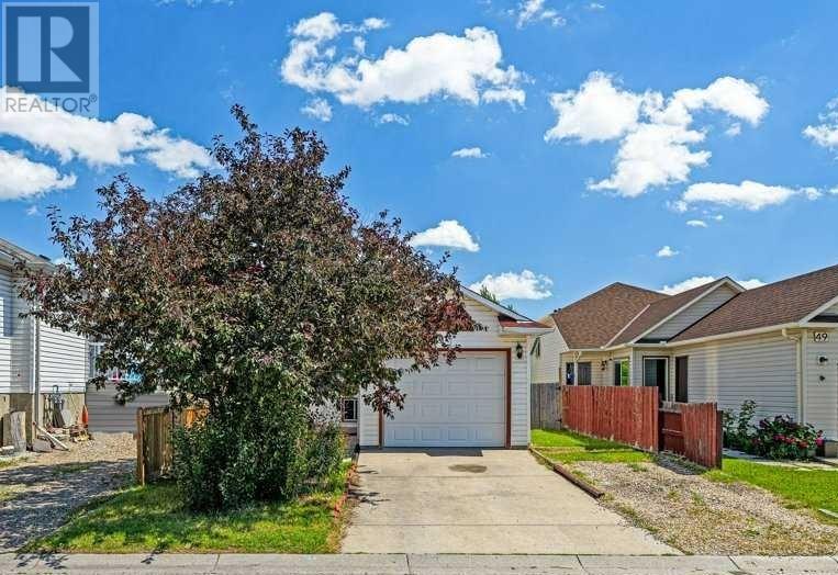 Single Family House Bi-level for Sale in  Hunterhorn Crescent NE Huntington Hills Calgary 