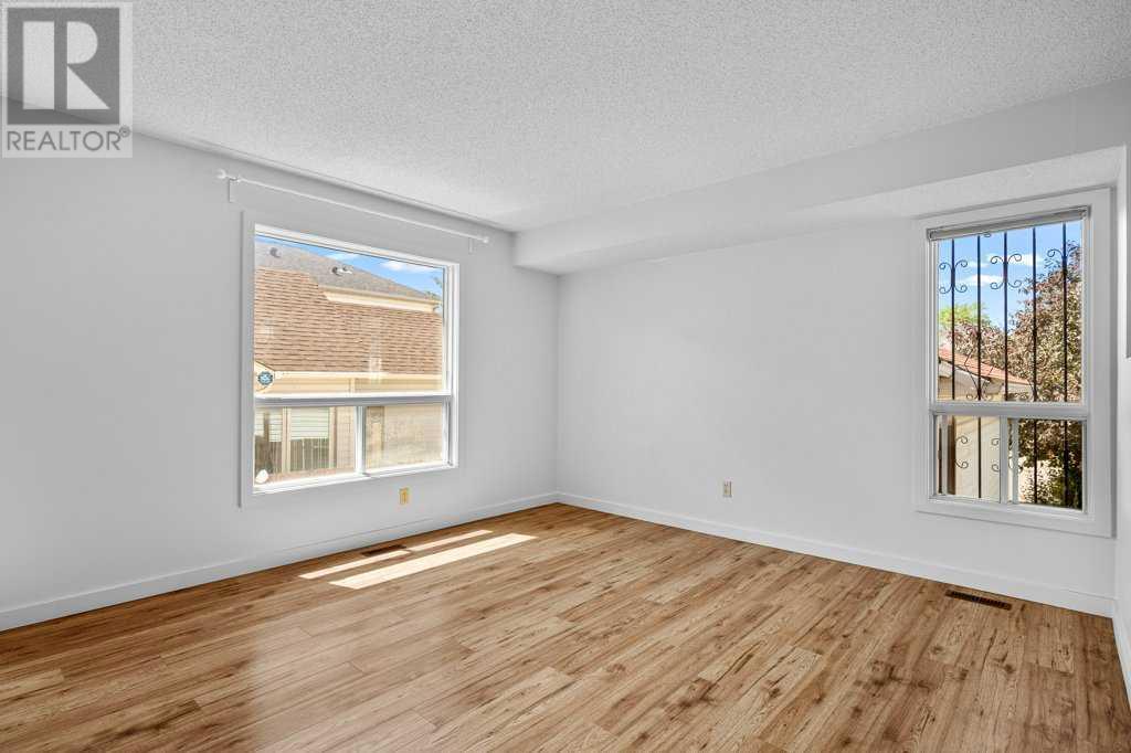 Single Family House Bi-level for Sale in  Hunterhorn Crescent NE Huntington Hills Calgary 