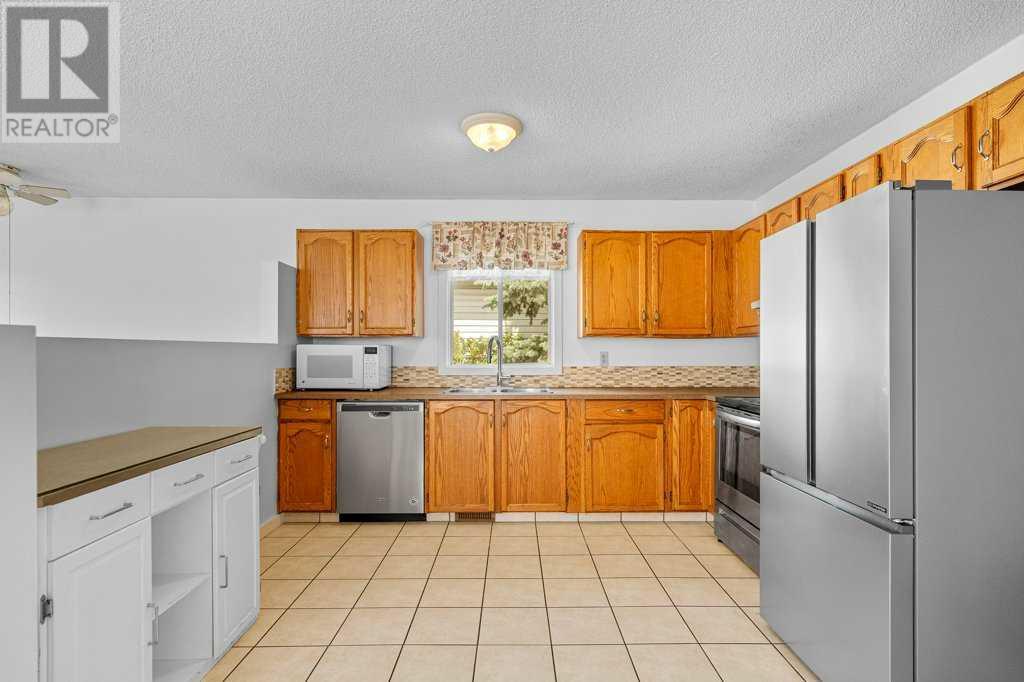 Single Family House Bi-level for Sale in  Hunterhorn Crescent NE Huntington Hills Calgary 