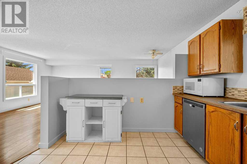Single Family House Bi-level for Sale in  Hunterhorn Crescent NE Huntington Hills Calgary 
